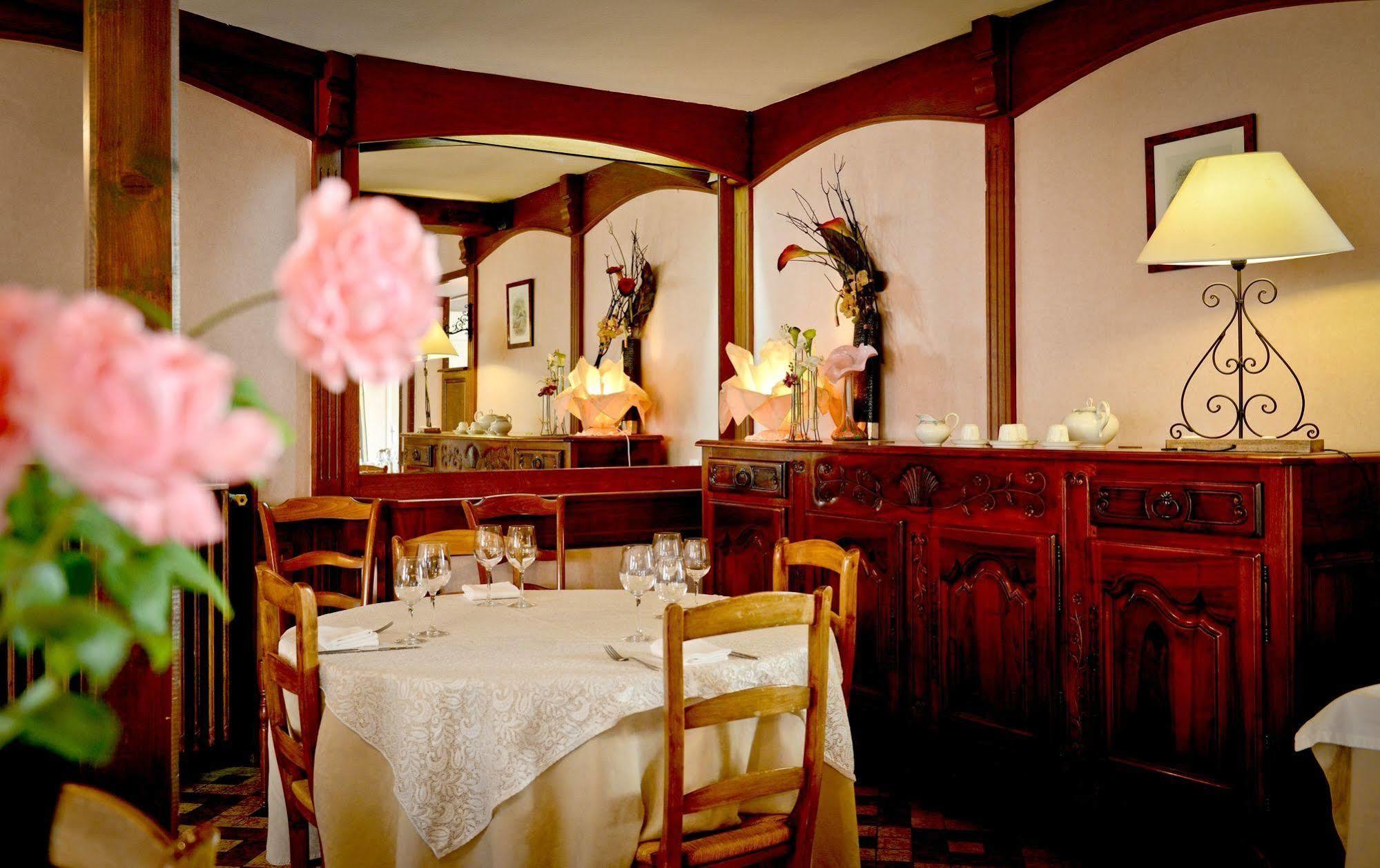 Logis Chez Germaine Hotel Geus-d'Oloron ภายนอก รูปภาพ
