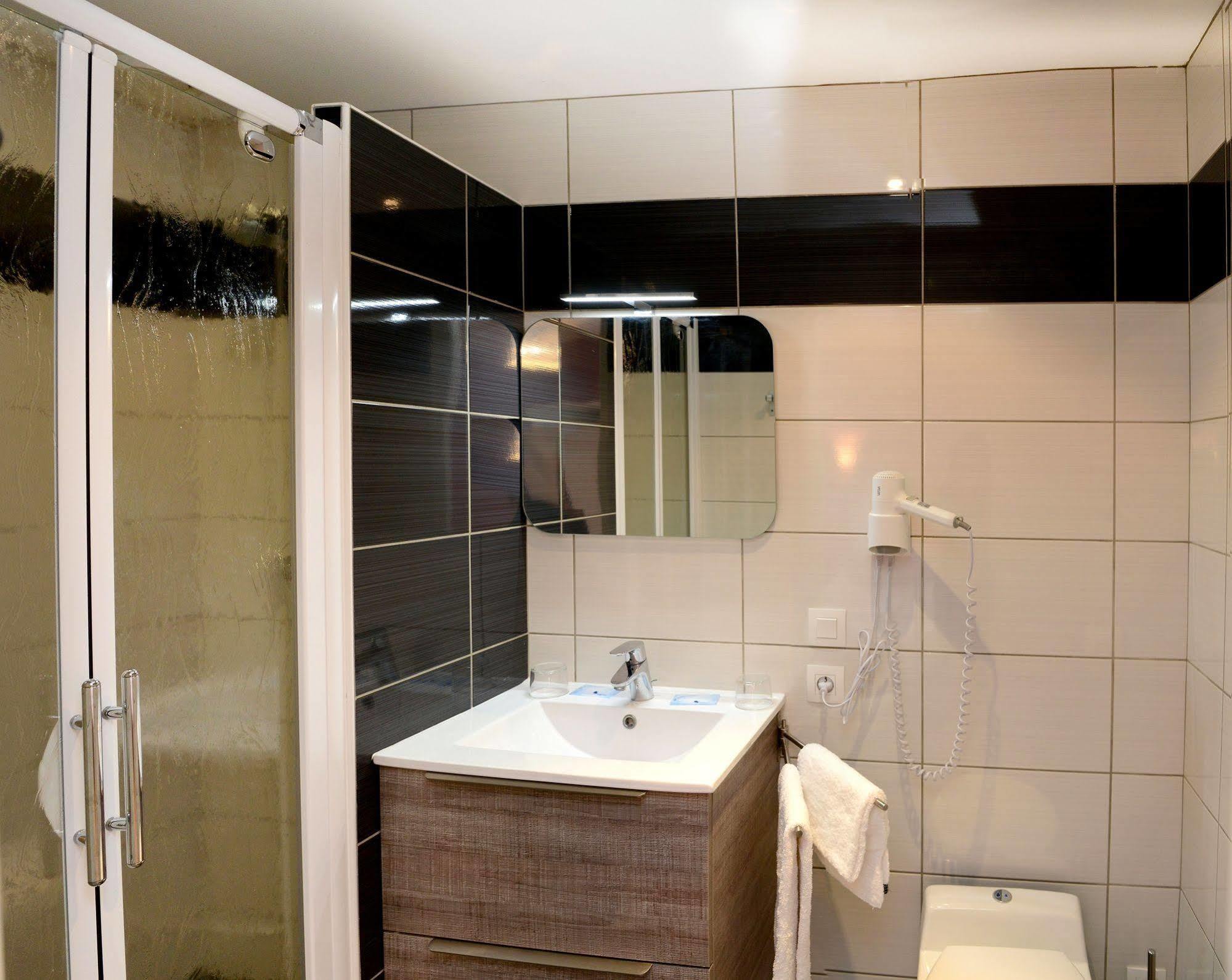 Logis Chez Germaine Hotel Geus-d'Oloron ภายนอก รูปภาพ