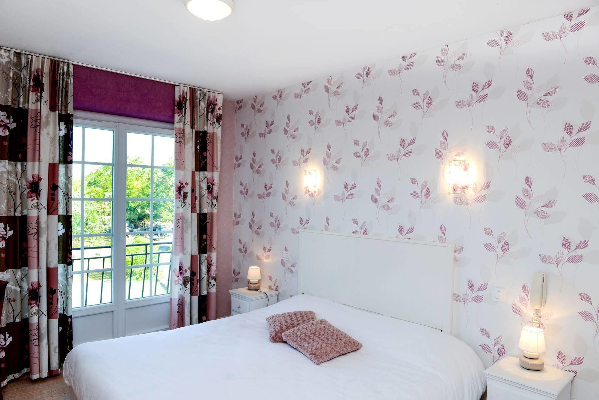 Logis Chez Germaine Hotel Geus-d'Oloron ภายนอก รูปภาพ